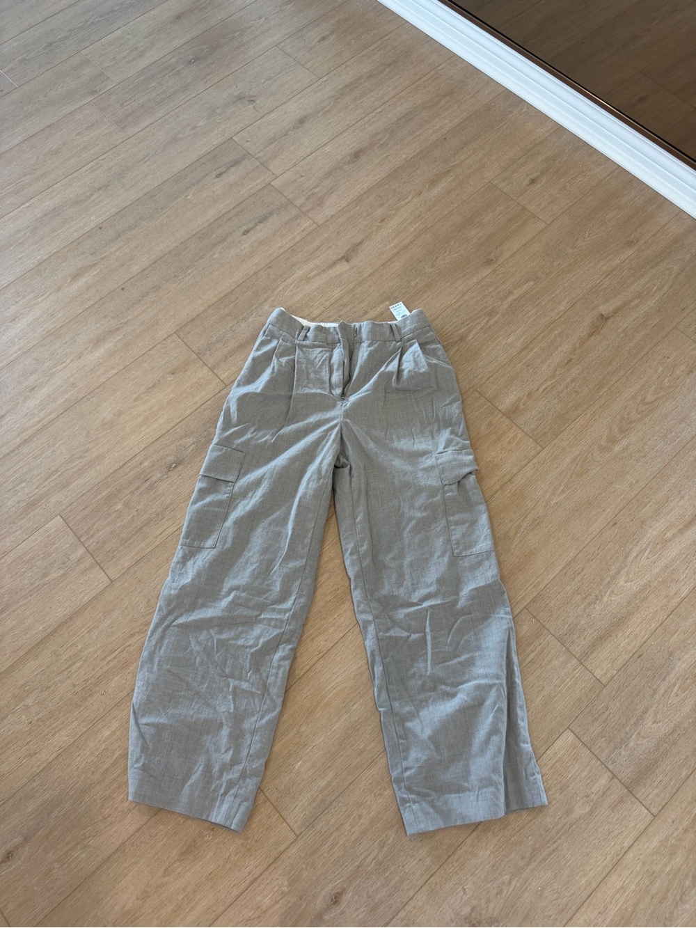 Babaton Wide-Leg Cargo Pants in Light Gray